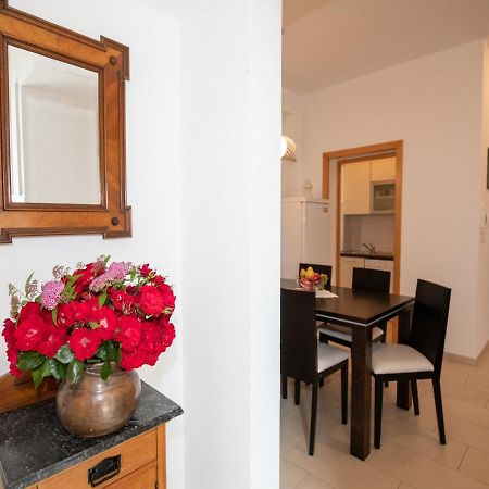 Apartment Marina With Sea View Ловран Екстериор снимка