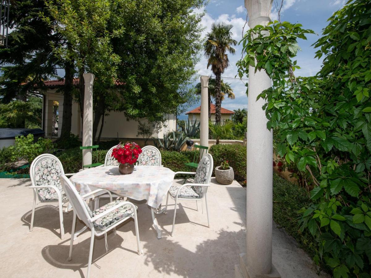 Apartment Marina With Sea View Ловран Екстериор снимка