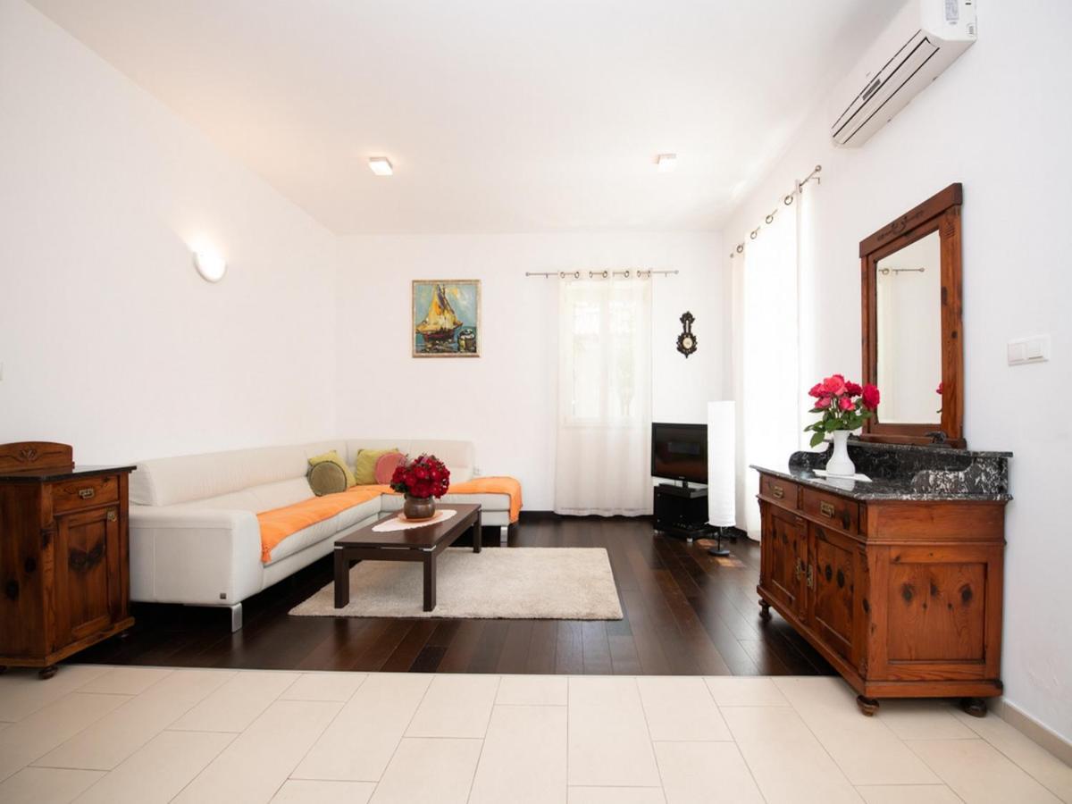 Apartment Marina With Sea View Ловран Екстериор снимка