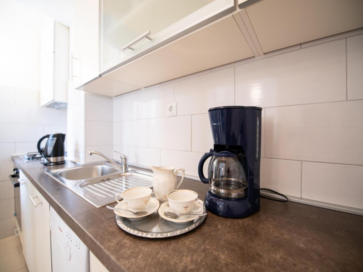 Apartment Marina With Sea View Ловран Екстериор снимка