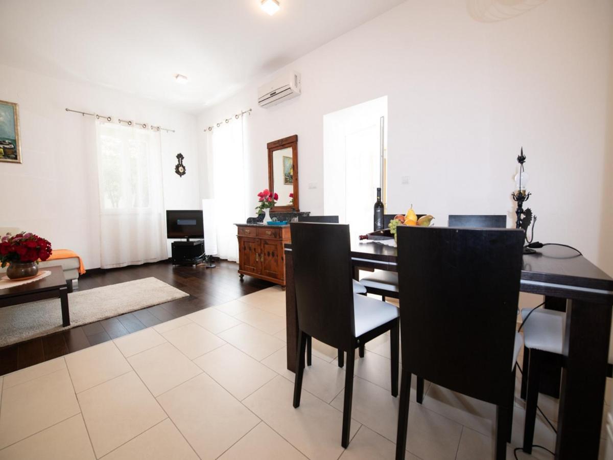 Apartment Marina With Sea View Ловран Екстериор снимка